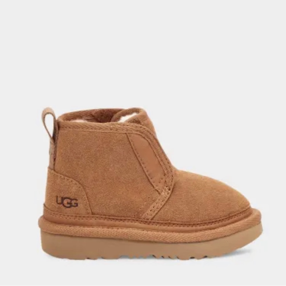 Ugg Neumel EZ fit with box